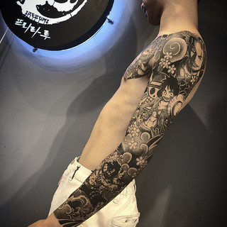 索隆印记 校园花臂文化中的动漫符号与情感联结